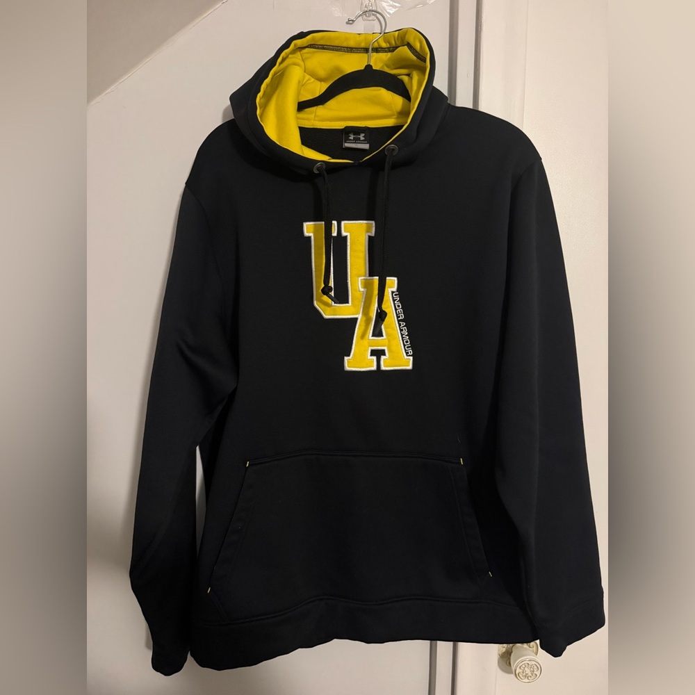 Under Armour Men's Hoodie in Black and Yellow